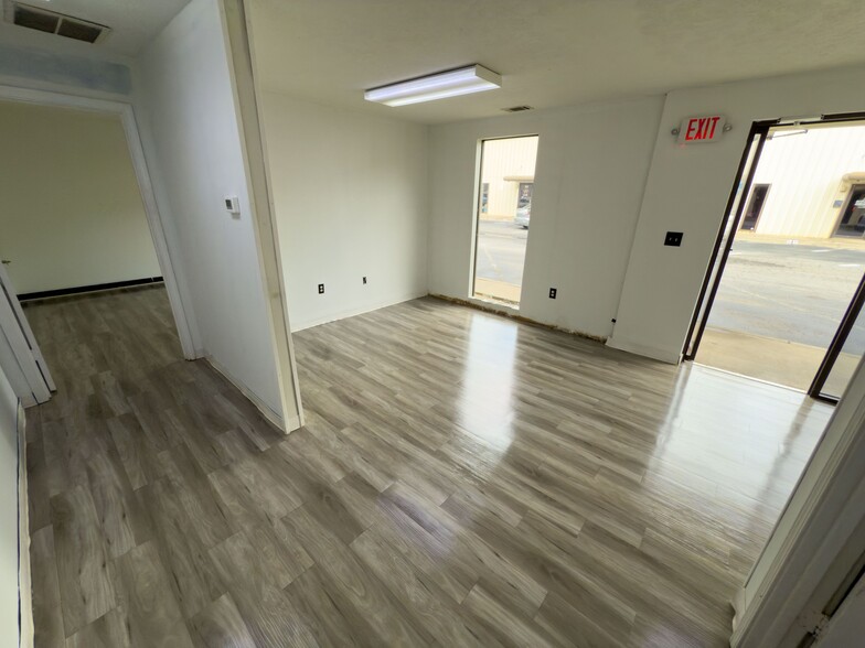 More Photos Of 450 S Cemetery St, Norcross Warehouse For Lease