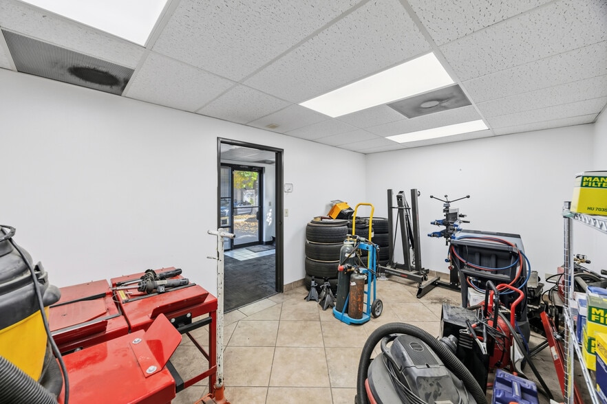 More Photos Of 10855 Irma Dr, Northglenn Warehouse For Sale