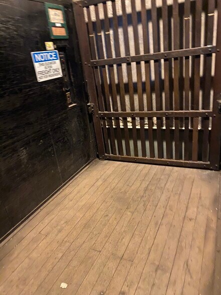 More Photos Of 4017 Liberty Ave, Pittsburgh Office For Sale