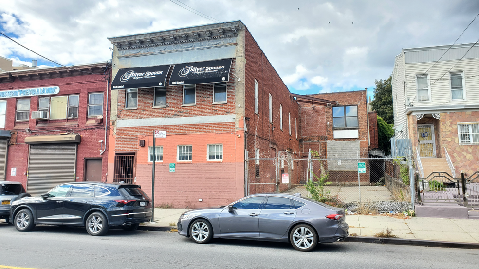 Primary Photo Of 161 Jamaica Ave, Brooklyn Storefront Retail Office For Lease