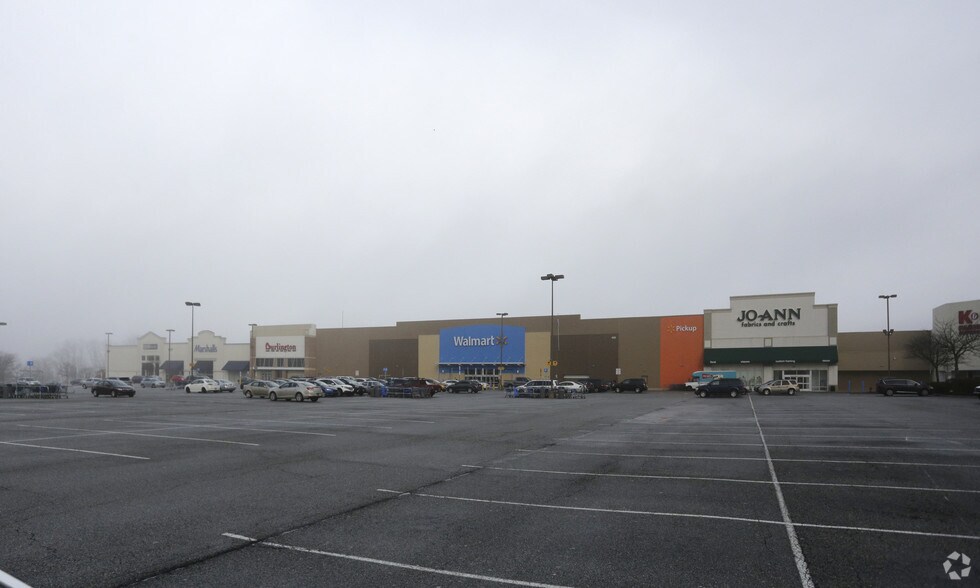 More Photos Of 400 S State Rd, Springfield Township Freestanding For Lease
