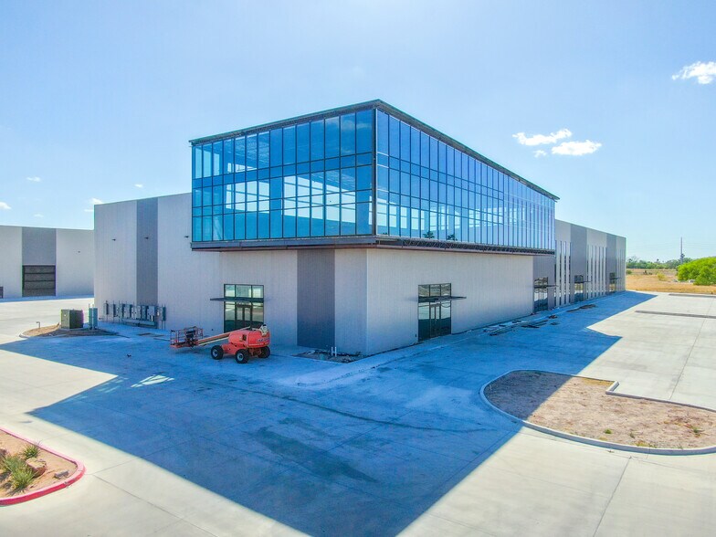 More Photos Of 209 W Interstate 2, Mission Warehouse For Lease