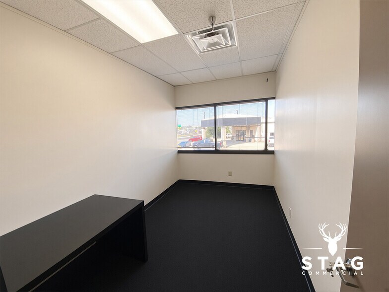 More Photos Of 3901 Airport Fwy, Bedford Office For Lease