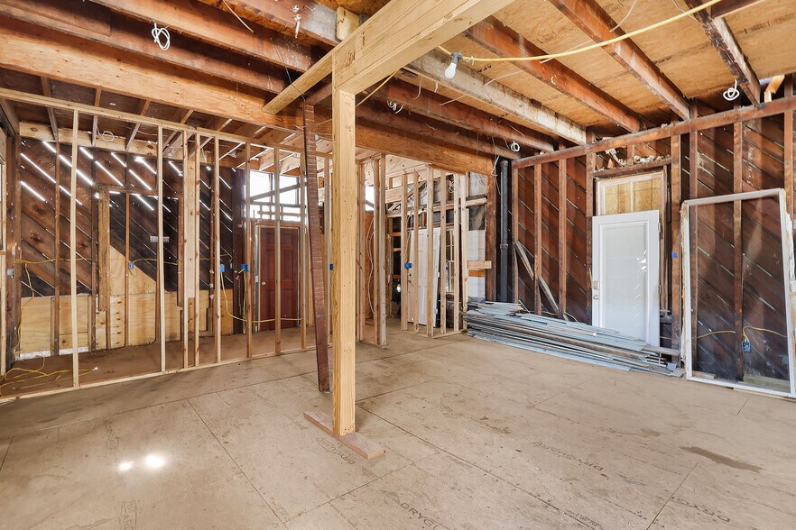 More Photos Of 423 W 42nd St, Savannah General Retail For Sale