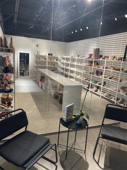 More Photos Of 10400 NW 33rd St, Miami Warehouse For Lease