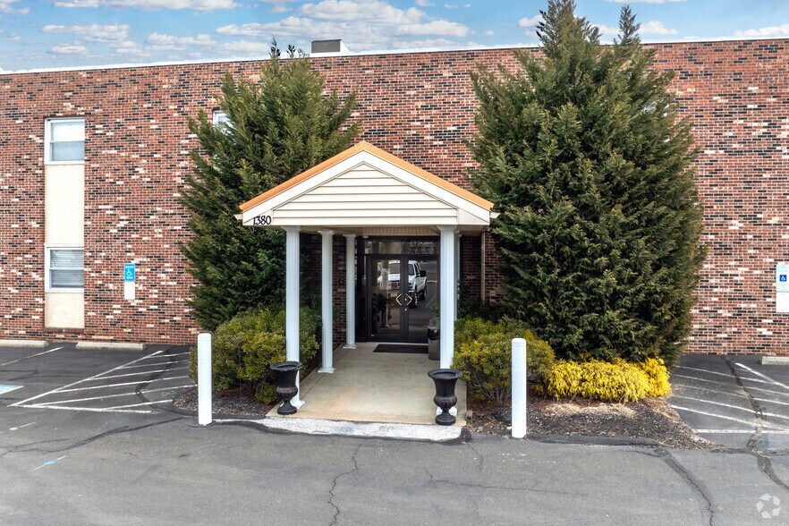More Photos Of 1380 S Pennsylvania Ave, Morrisville Manufacturing For Lease