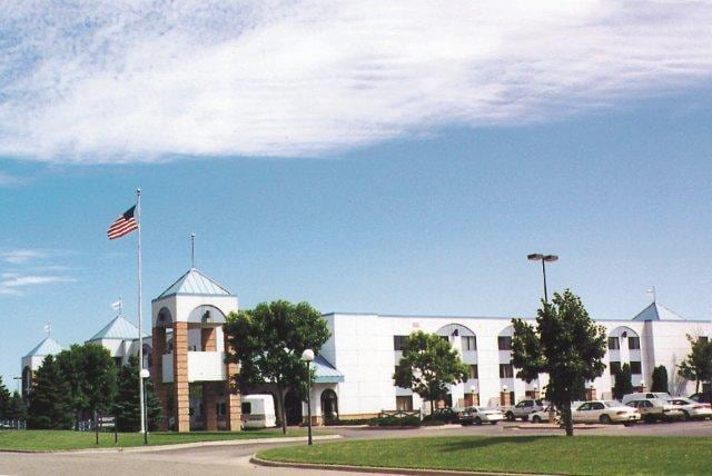 More Photos Of 1244 Canterbury Rd, Shakopee Hotel For Lease