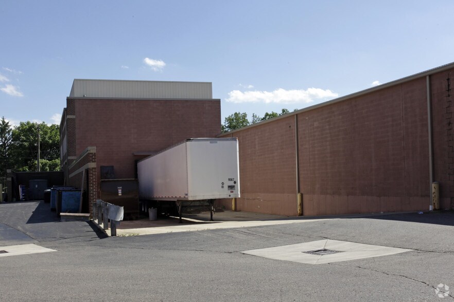 More Photos Of 4295-4395 Orchard Lake Rd, West Bloomfield Storefront For Lease