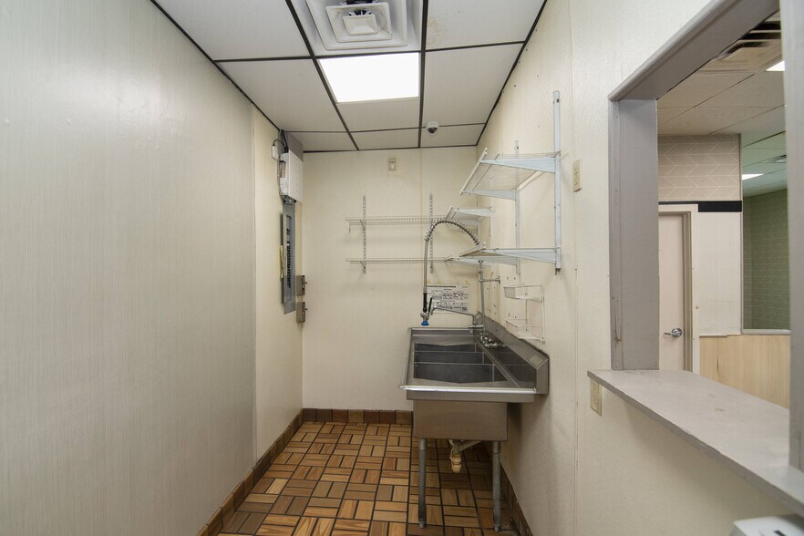 More Photos Of 1931 Alta Dr, Alderson General Retail For Sale