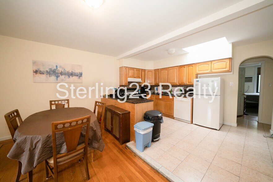 More Photos Of , Astoria General Retail For Sale