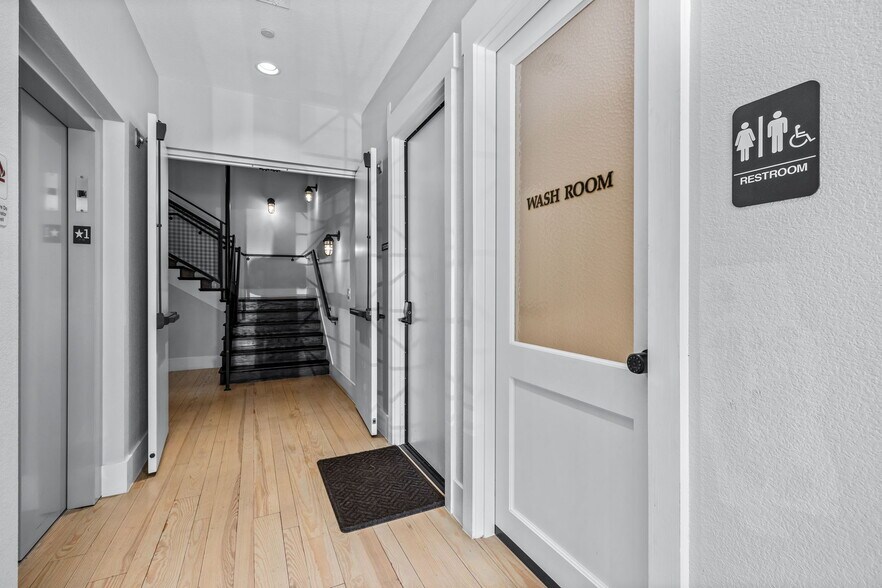 More Photos Of 161 Summit Ave, Southlake Office Residential For Lease