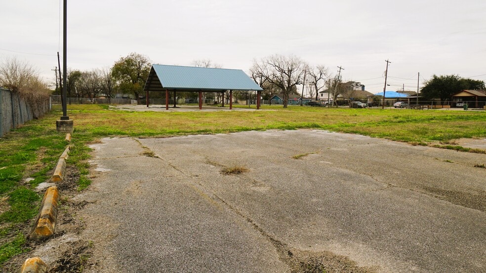 More Photos Of 5909 England St, Houston Schools For Sale