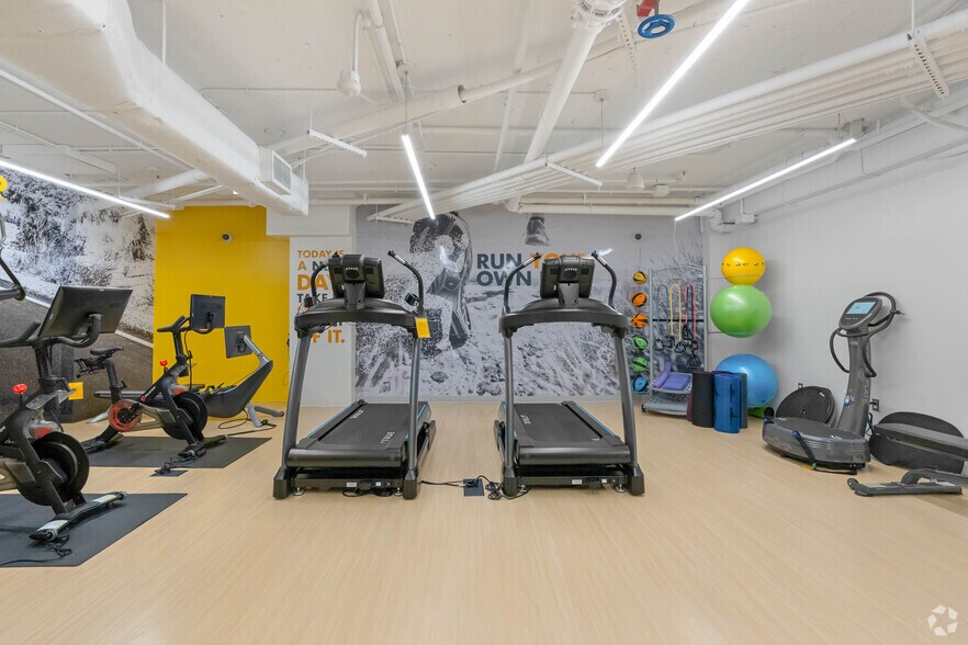 More Photos Of 5410 Edson Ln, North Bethesda Office For Lease