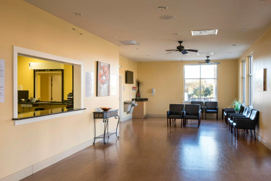 More Photos Of 801 N Fant St, Anderson Freestanding For Sale
