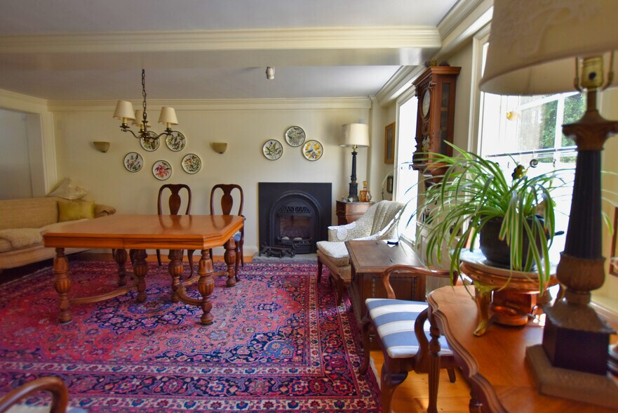 More Photos Of 146 Calef Hwy, Barrington Flex For Sale