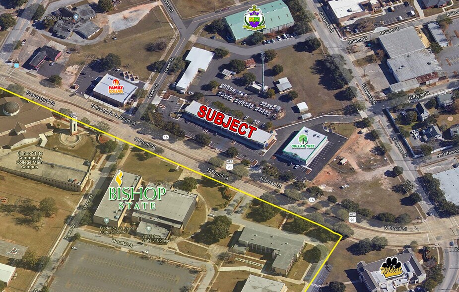 More Photos Of 350 N Broad St, Mobile Storefront For Lease