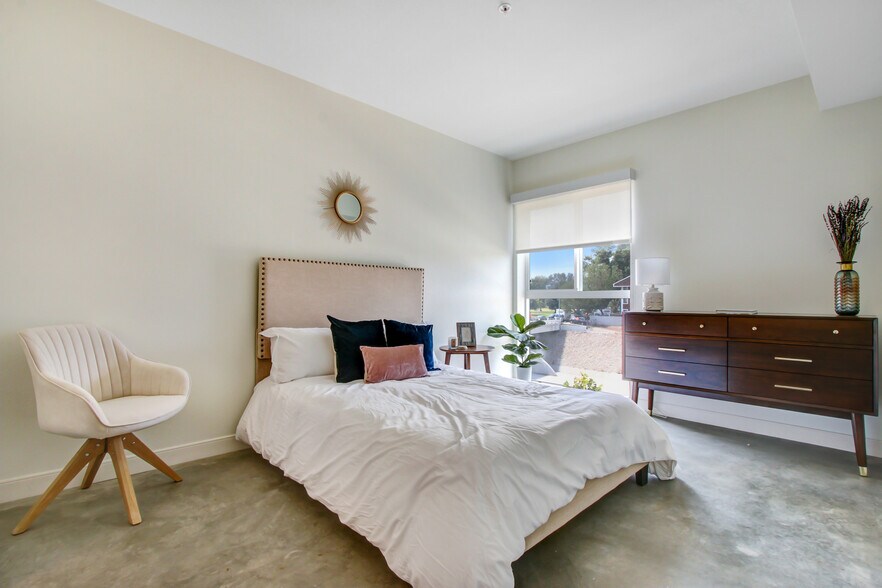 More Photos Of 6625 Reseda Blvd, Reseda Apartments For Lease