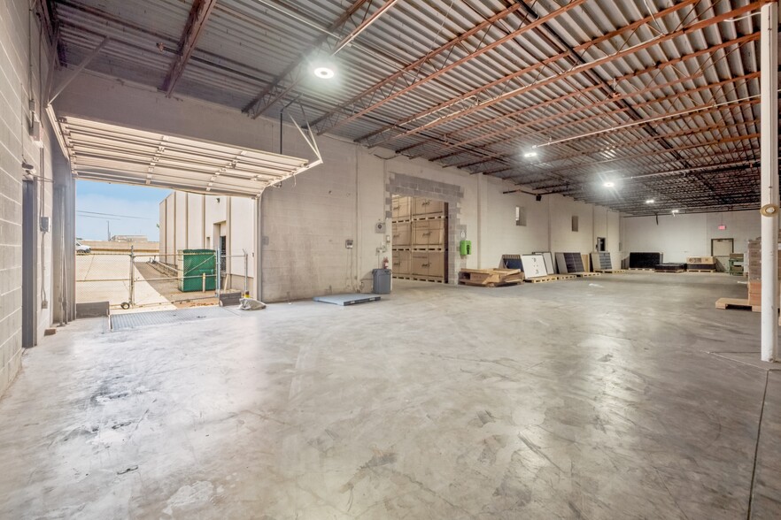 More Photos Of 7201 N Broadway Ext, Oklahoma City Warehouse For Lease