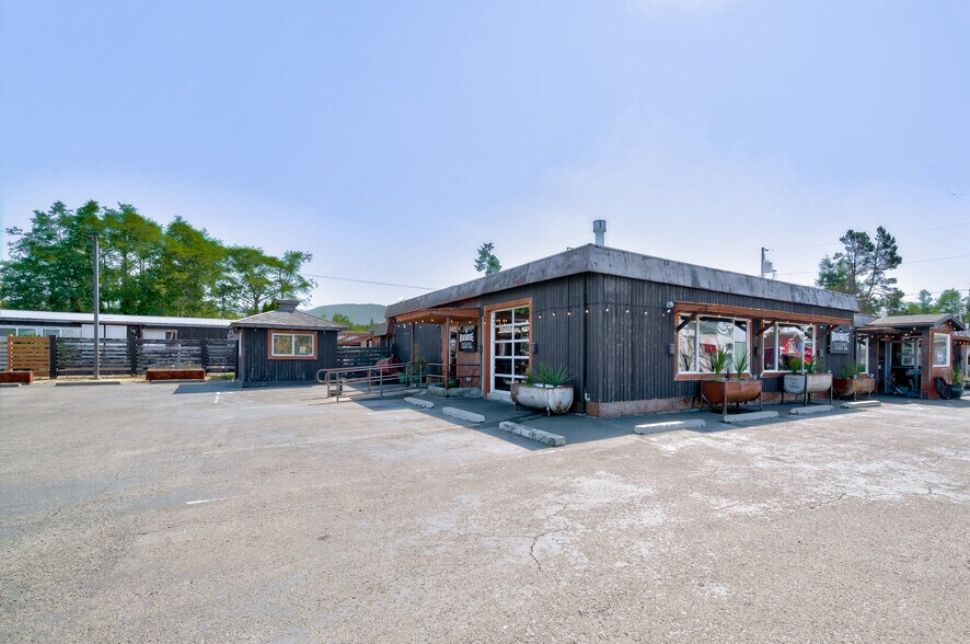 More Photos Of 780-782 US 101, Chinook Restaurant For Sale