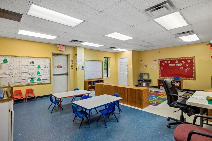 More Photos Of 2400 Highland Ave, Columbia Daycare Center For Sale