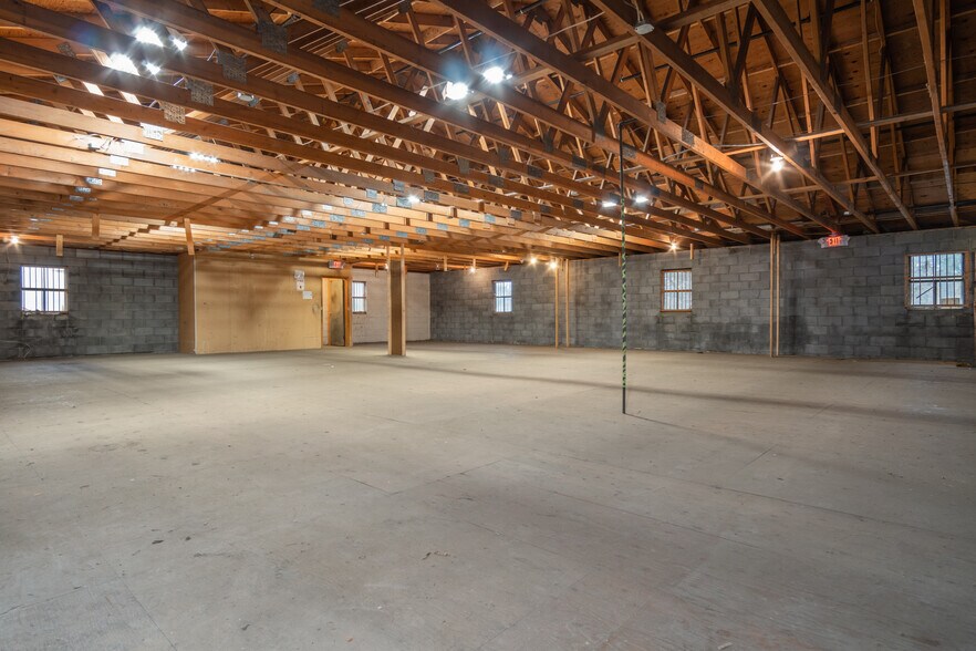 More Photos Of 80 W Circular St, Saratoga Springs Storefront For Lease