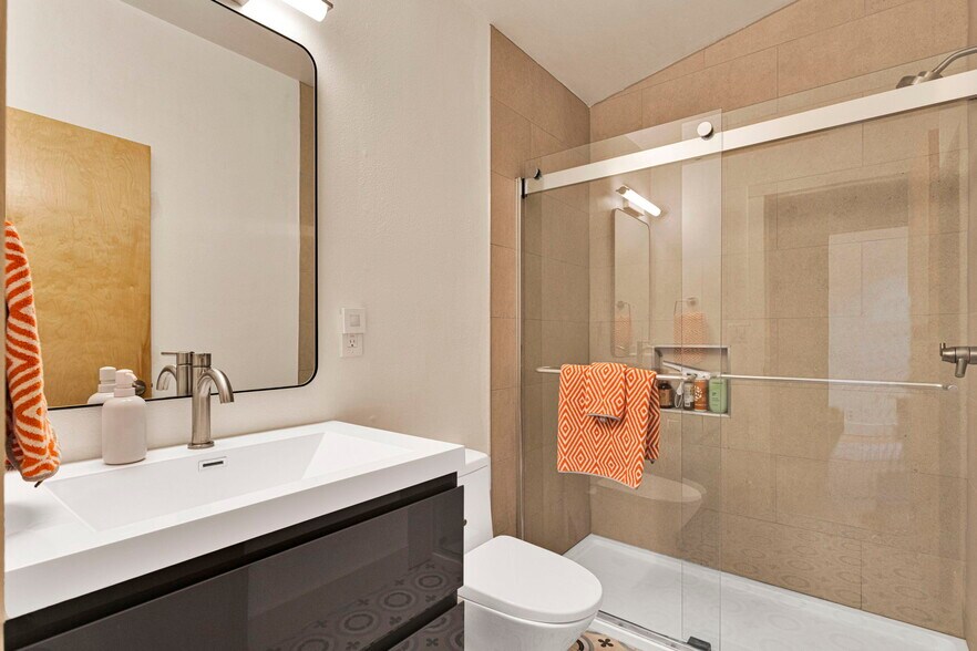 More Photos Of 614 W Fairway Blvd, Big Bear City Warehouse For Sale