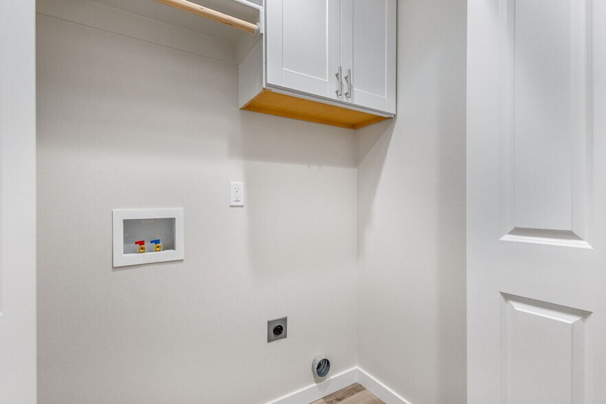 More Photos Of 1183 37TH Ct, Sweet Home Multifamily For Sale