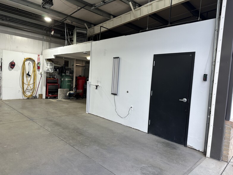More Photos Of 7140 Ivy St, Commerce City Warehouse For Sale