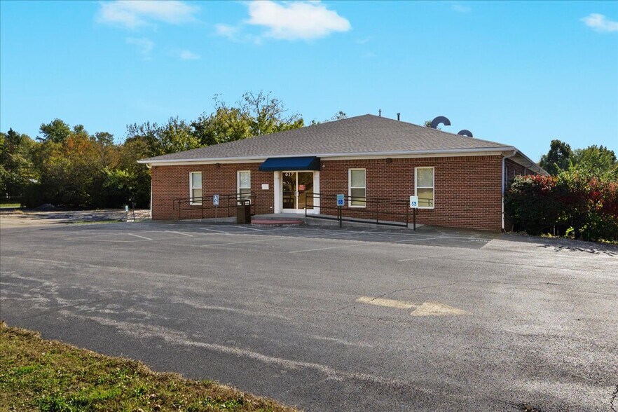 More Photos Of 617 Mulberry St, Elizabethtown Office For Sale