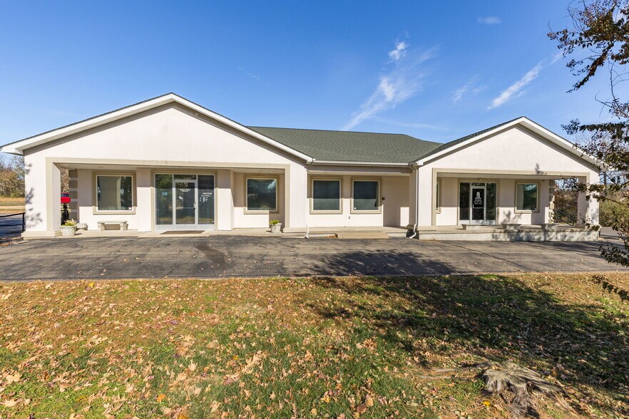 More Photos Of 160 Westmount Dr, Farmington Office For Sale