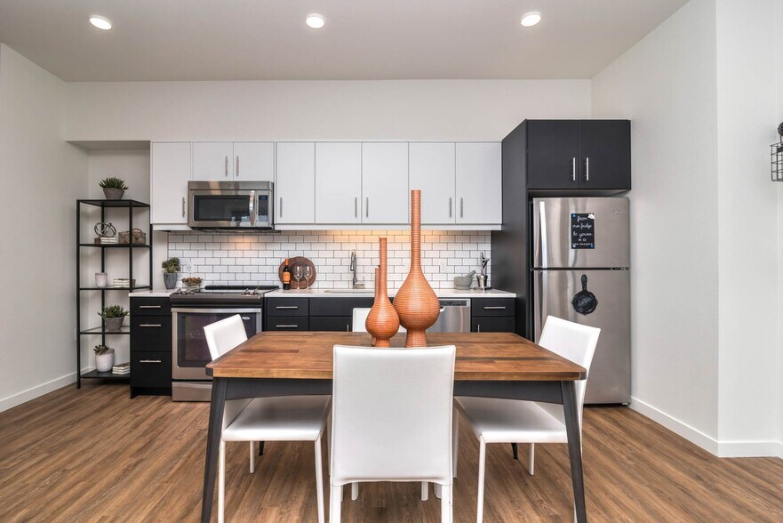 More Photos Of 1515 NW 21st Ave, Portland Apartments For Lease