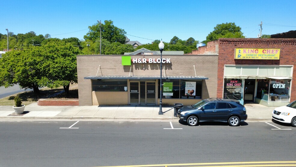 More Photos Of 105 N Patterson St, Maxton Office For Sale