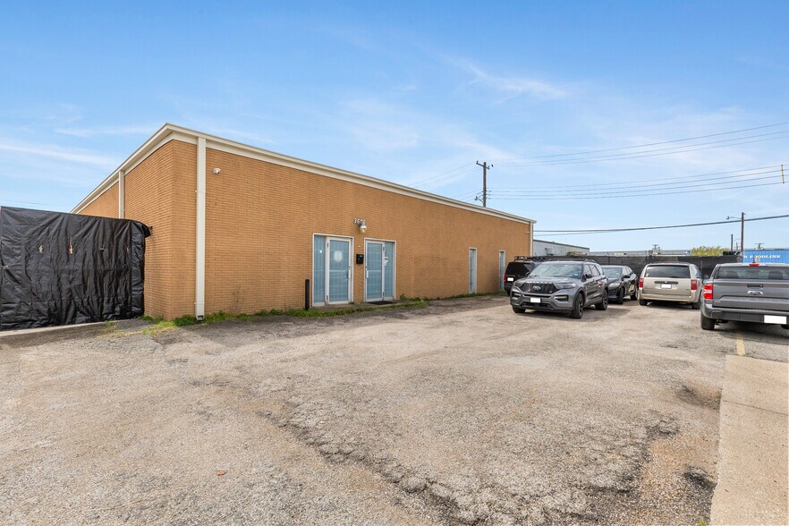 More Photos Of 3606 Asset St, Garland Light Manufacturing For Sale