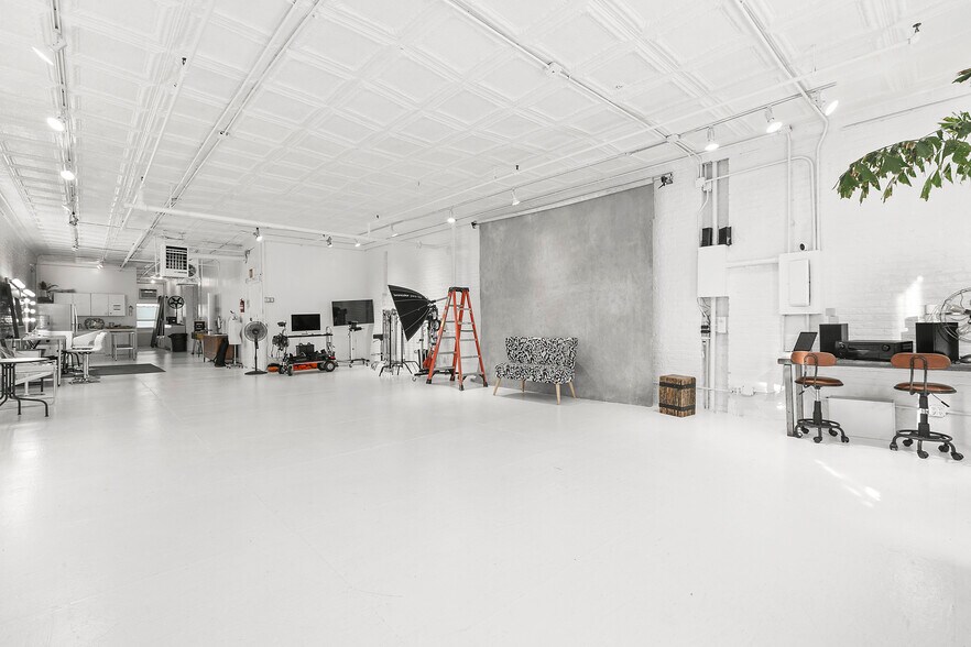 More Photos Of 447 W 36th St, New York Loft Creative Space For Sale