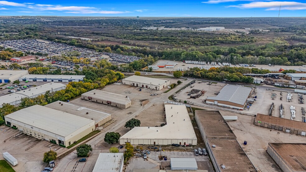 More Photos Of 1315 Colony Ct, Haltom City Distribution For Lease