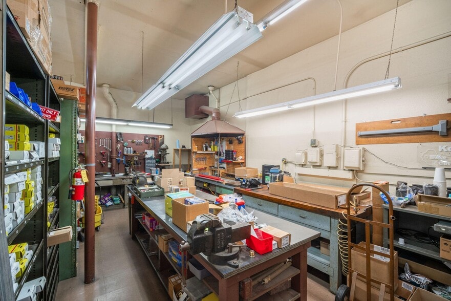 More Photos Of 1319 N 12th St, Milwaukee Service For Sale