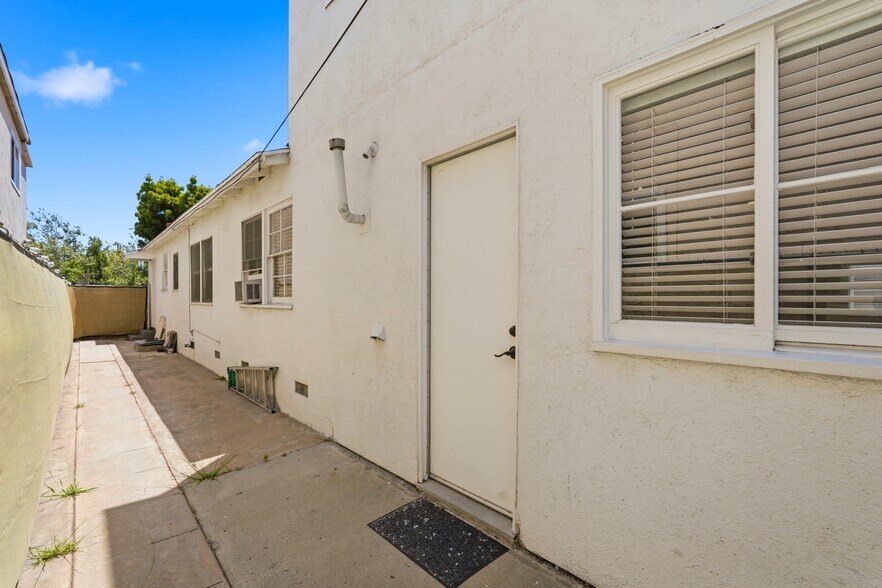 More Photos Of 521 Venice Way, Venice Apartments For Sale