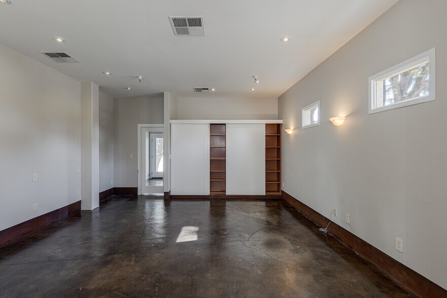 More Photos Of 220 Windsor River Rd, Windsor Apartments For Sale