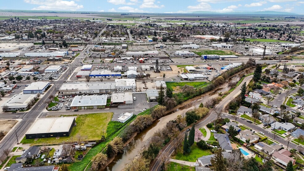 More Photos Of 1505-1507 W 18th St, Merced Warehouse For Lease