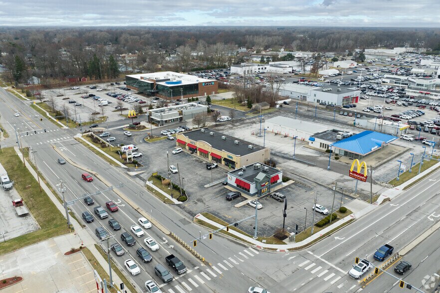 More Photos Of 3015 N Holland Sylvania Rd, Toledo Storefront For Lease