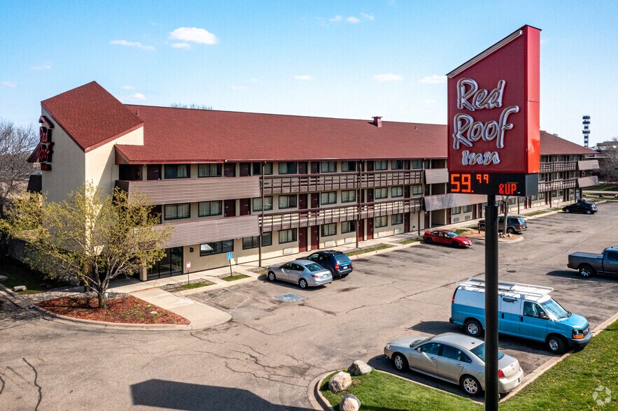 Primary Photo Of 2600 N Annapolis Ln, Plymouth Hotel For Sale