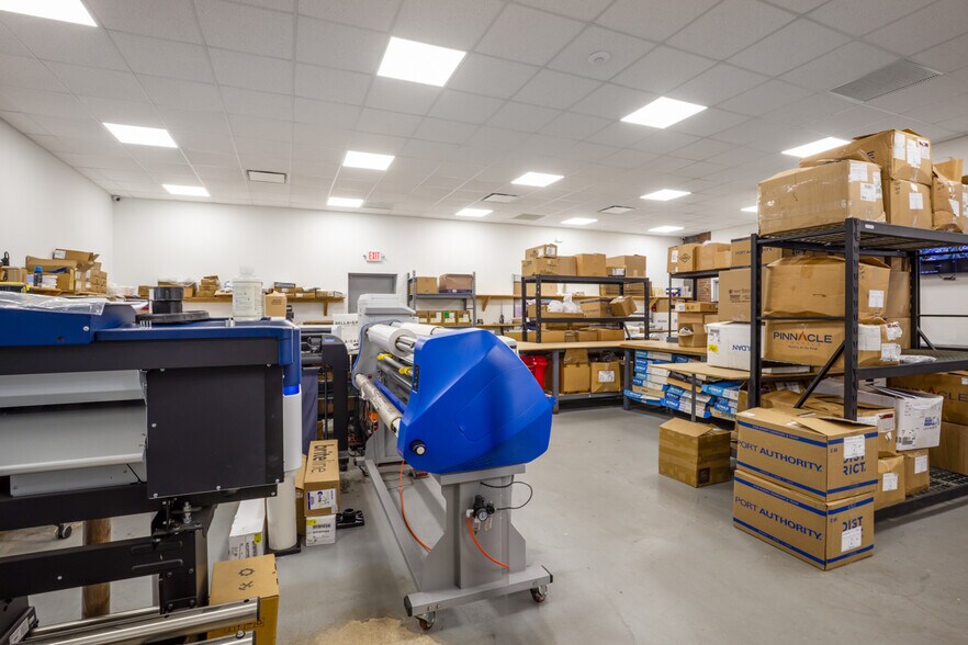 More Photos Of 1709 Newbridge Rd, North Bellmore Manufacturing For Sale