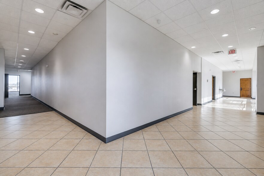 More Photos Of 2500 N 7th St, West Monroe Office For Lease