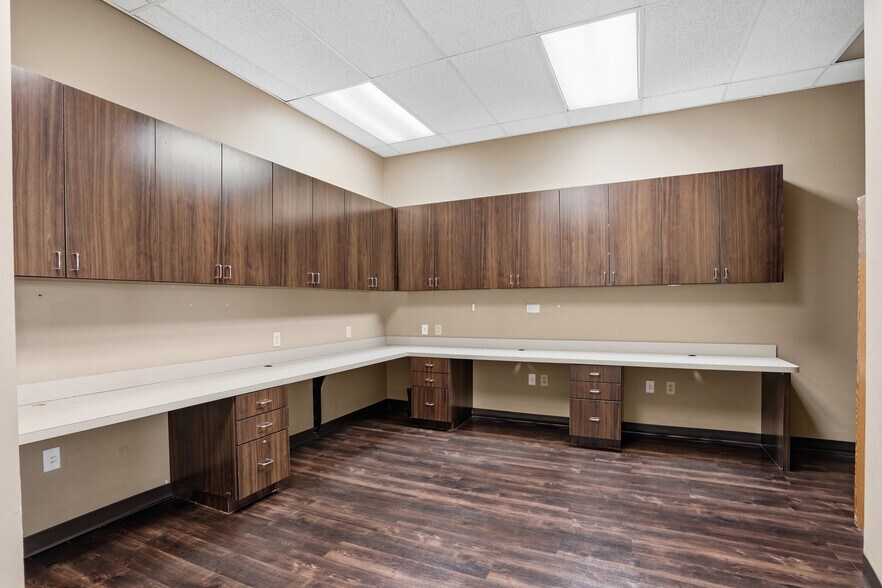 More Photos Of 1650 W Northwest Hwy, Grapevine Medical For Lease