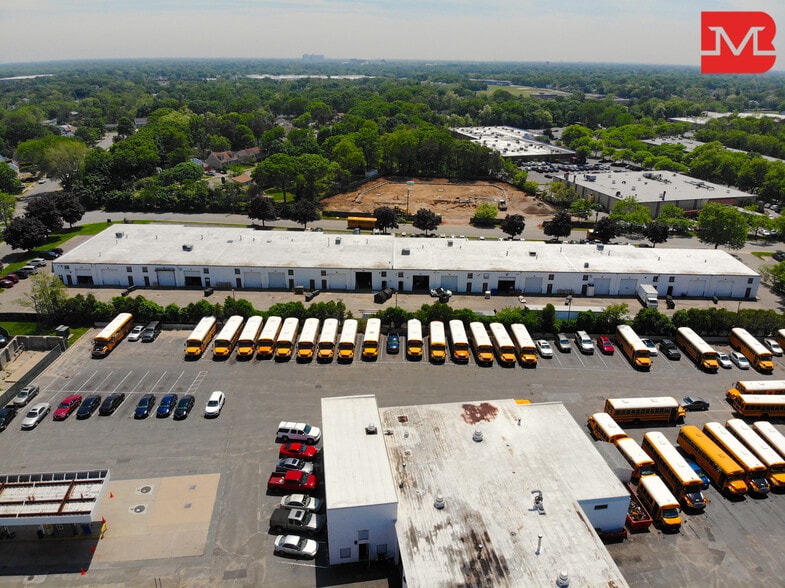 More Photos Of 60-90 Bridge Rd, Islandia Warehouse For Lease