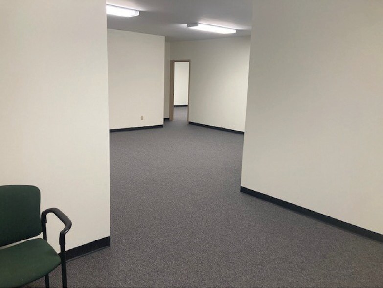 More Photos Of 1821 Sherman Dr, Saint Charles Medical For Lease
