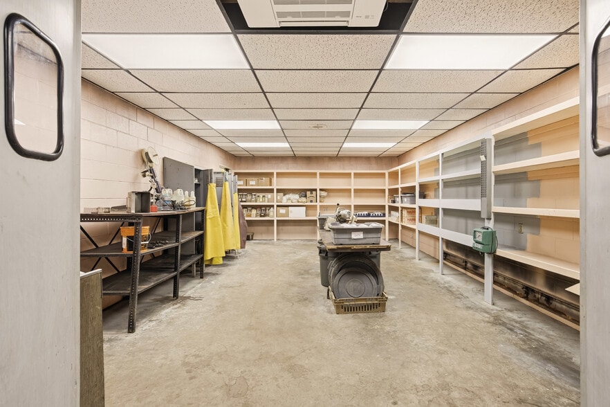 More Photos Of 1908 Water Level Rd, Somerset Specialty For Sale