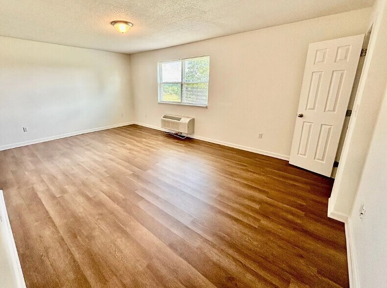 More Photos Of 200 N Hill N Dale St, Danville Apartments For Sale