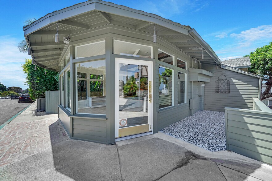 More Photos Of 31715 Coast Hwy, Laguna Beach Restaurant For Sale