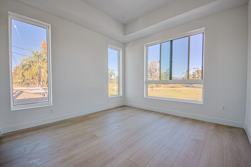 More Photos Of 6401 Odessa Ave, Lake Balboa Multifamily For Sale